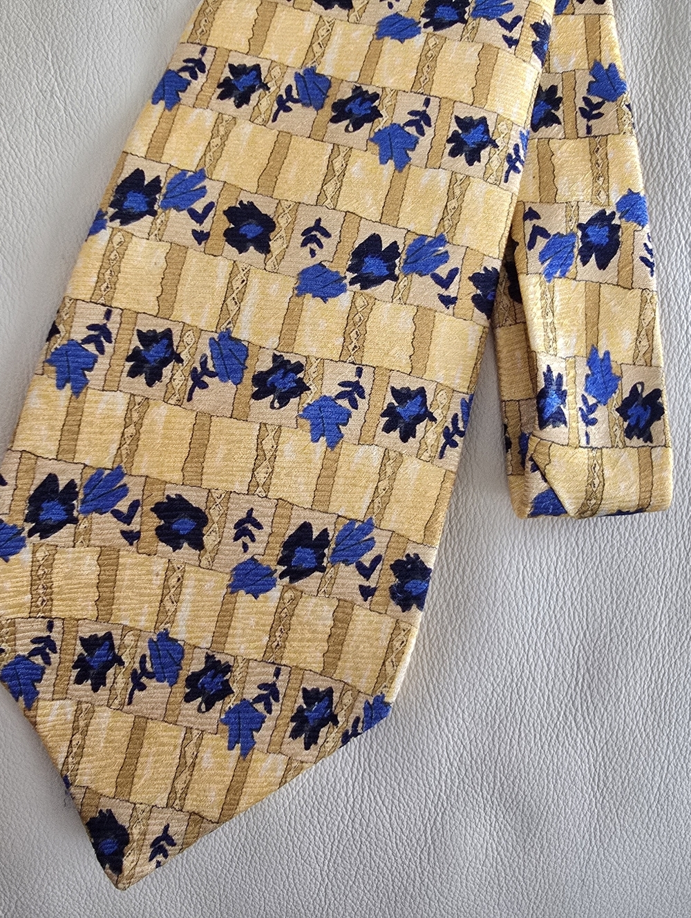 Van Heusen Yellow Blue Men's Silk Necktie Tie